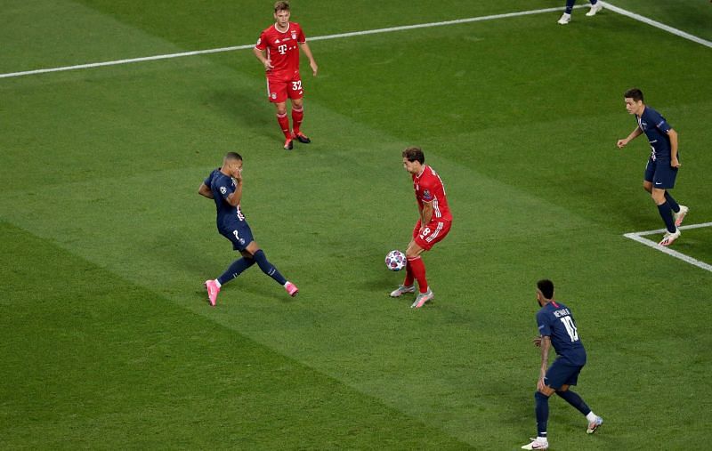  Leon Goretzka of FC Bayern Munich blocks the ball as Kylian Mbappe of Paris Saint-Germain shoots